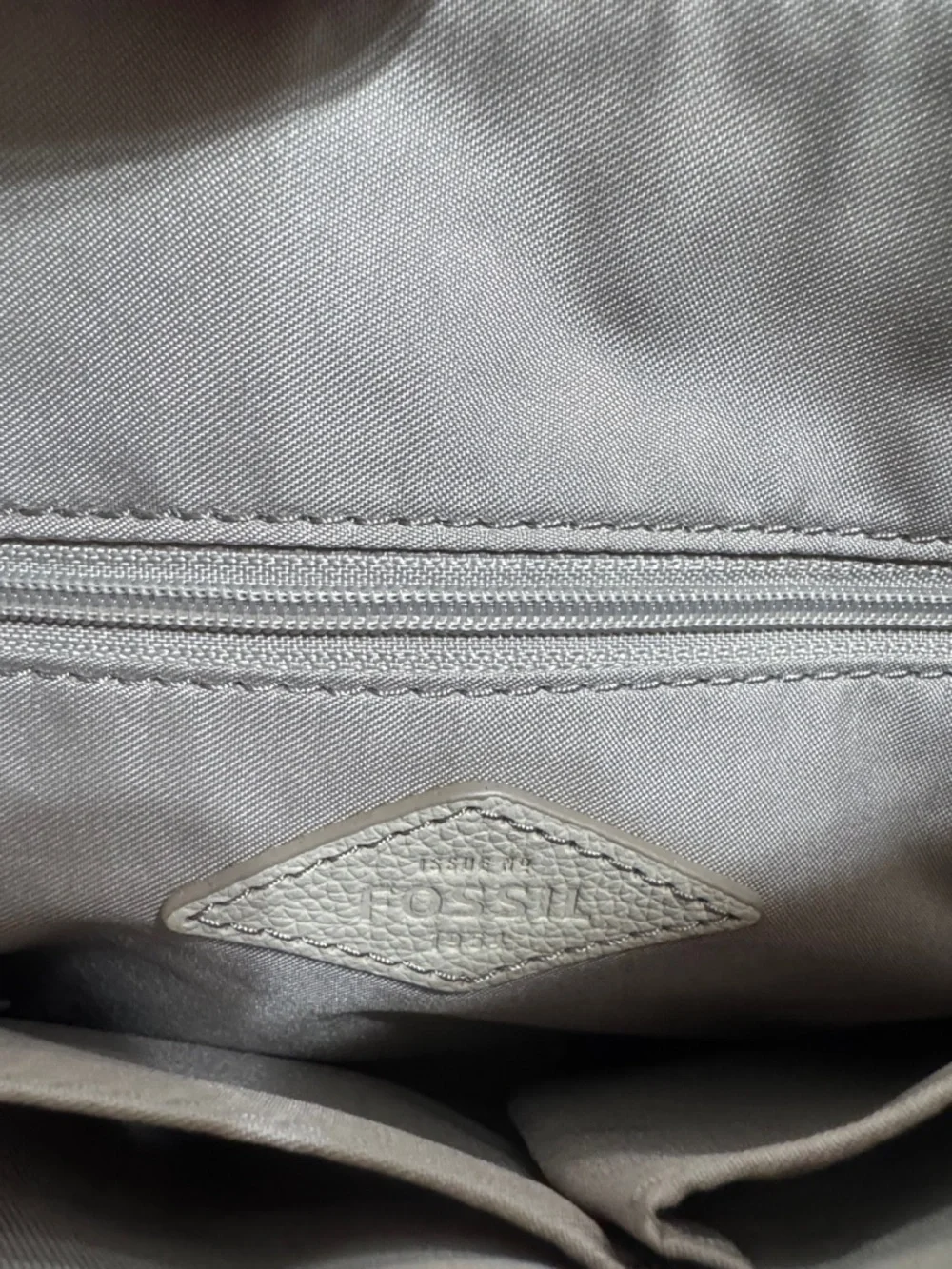 Fossil Tara Taupe Leather Crossbody Bag with Zip Pocket - Picture 6 of 7